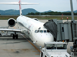 MD-90(JA004D)