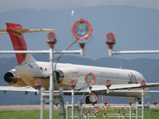 JAL/MD-90(JA005D)