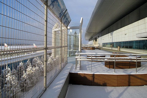 雪化粧の広島空港展望デッキ