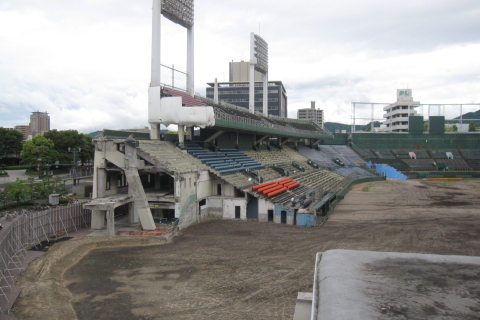 解体中の旧広島市民球場
