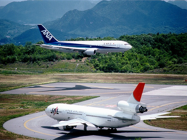ANA - Boeing 767-200<br>JAZ - McDonnell Douglas DC-10-40