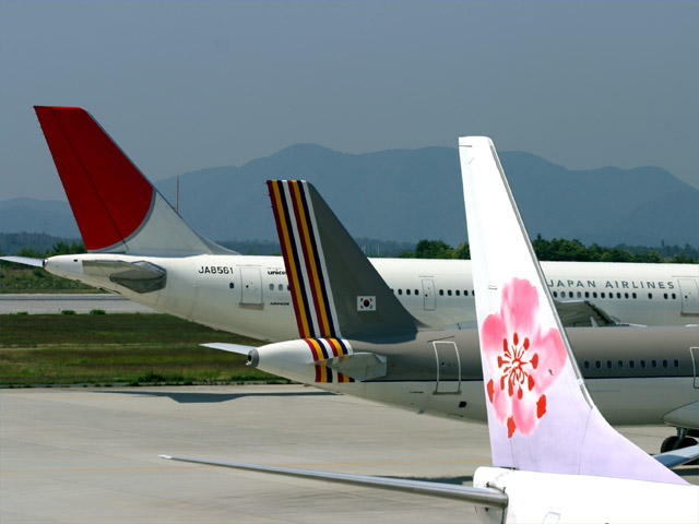 CAL - Boeing 737-800<br>AAR - Airbus A321-200<br>JAL - Airbus A300-600R