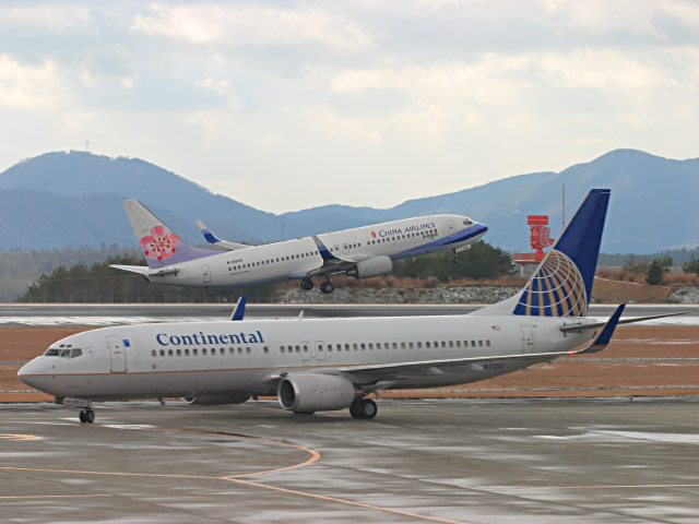 COA - Boeing 737-800<br>CAL - Boeing 737-800