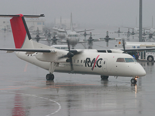 RAC - Bombardier DHC-8-Q300(JA8936)