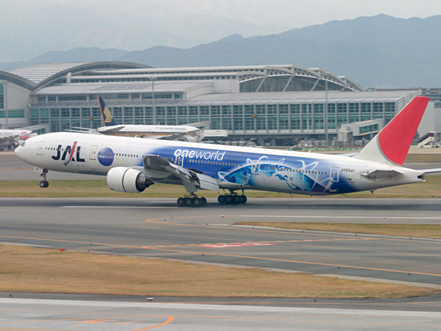 JAL - Boeing 777-300(JA8941)