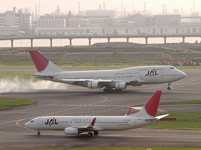 JAL - Boeing 747-400<br>JAL - Boeing 737-800