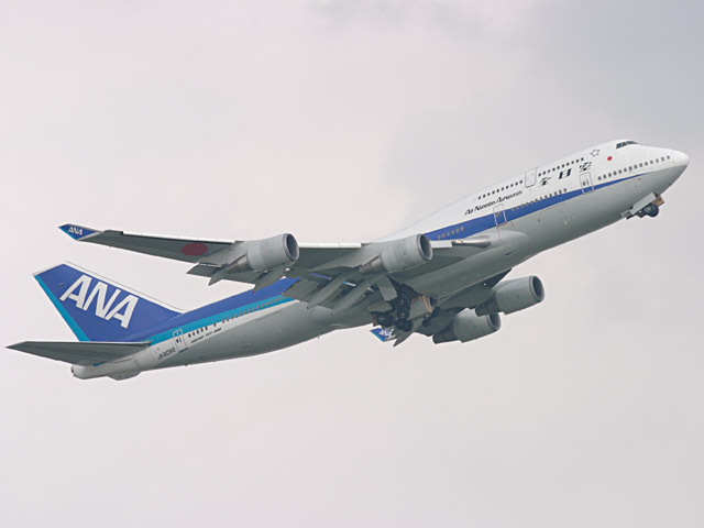 ANA - Boeing 747-400(JA8096)