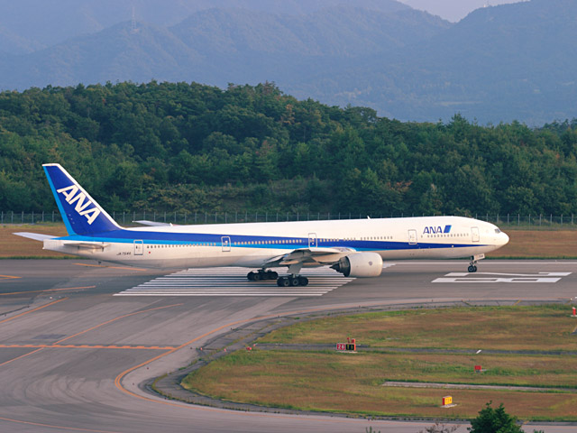 ANA - Boeing 777-300(JA754A)