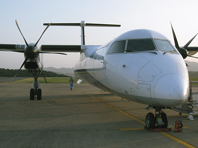 ANA - Bombardier DHC-8-Q400(JA845A)