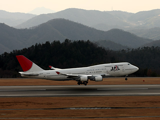 JAL - Boeing 747-400(JA8079)