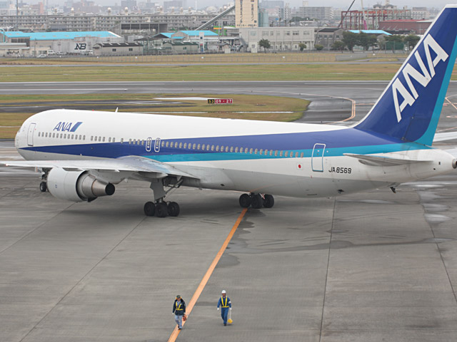 ANA - Boeing 767-300(JA8569)