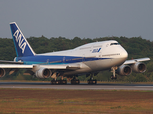 ANA - Boeing 747-400D(JA8963)