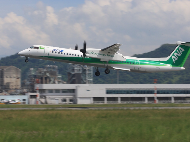 ANA - Bombardier DHC-8-Q400(JA858A)