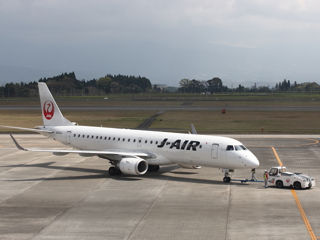 JAR - Embraer 190STD(JA242J)