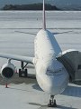 雪に佇むアシアナ機 AAR/321